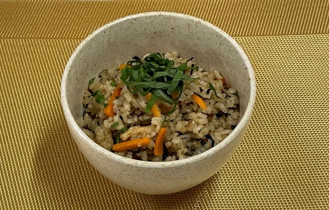 地元食材！うま味たっぷり炊き込みご飯